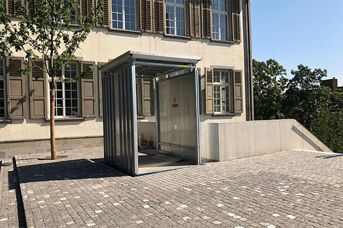 Trapdoor freight lift model EHi