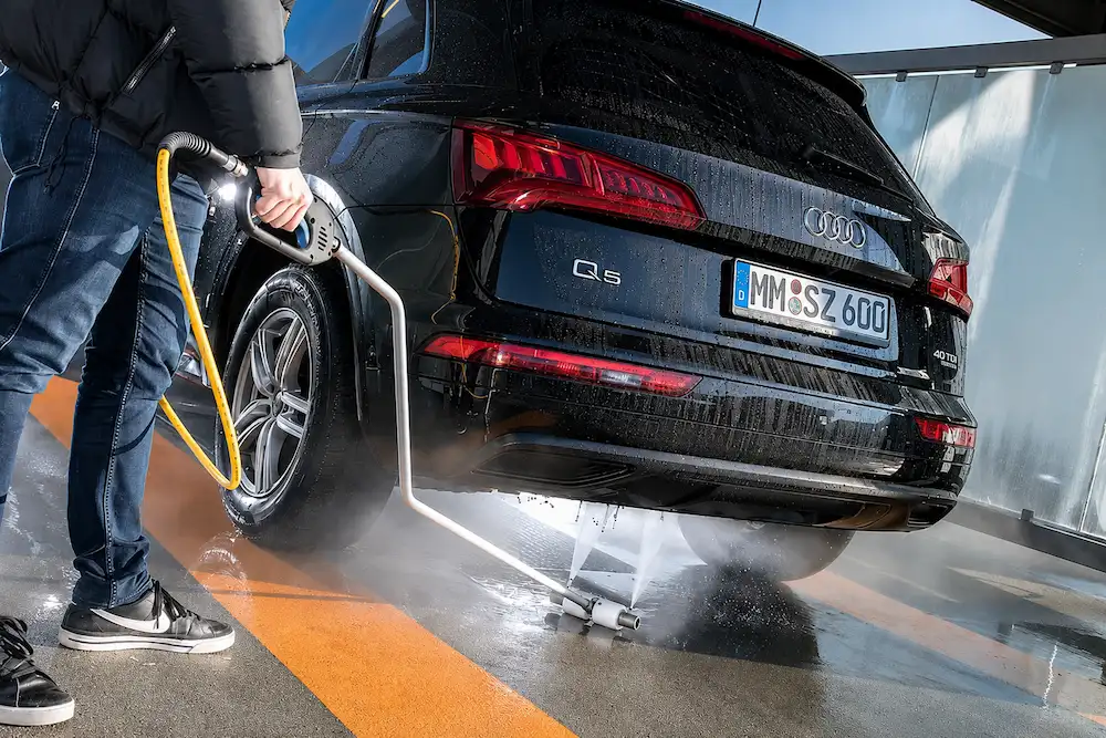 Lavage roues et bas de caisse haute pression dans un box Christ Self Blade — Equindus