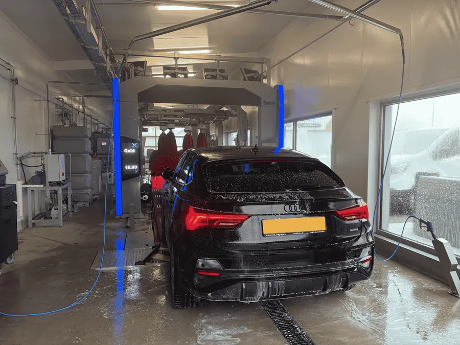 Portique de lavage Christ installé par Equindus, en fonctionnement