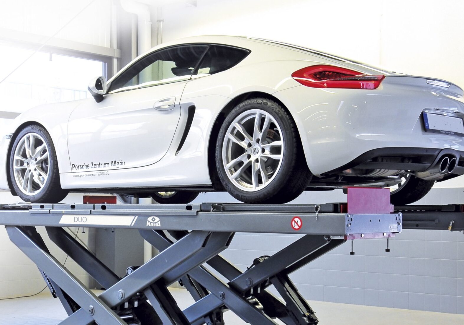4096x2160-4k-duo-porsche (002) non encastré